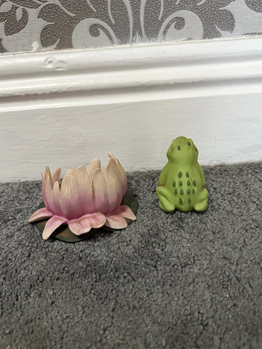 Vintage Franklin Mint Frog Figurine - Image 3
