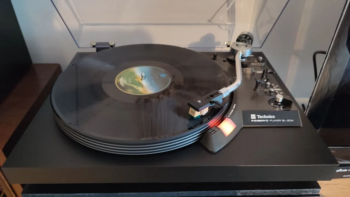 Technics SL-23A turntable/Record player. Like NEW! - Image 1