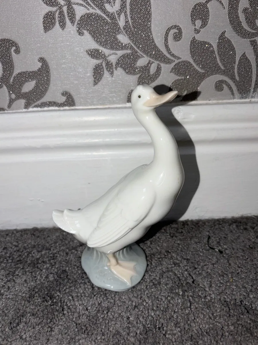 Lladro Nao White Goose Figurine - Image 1