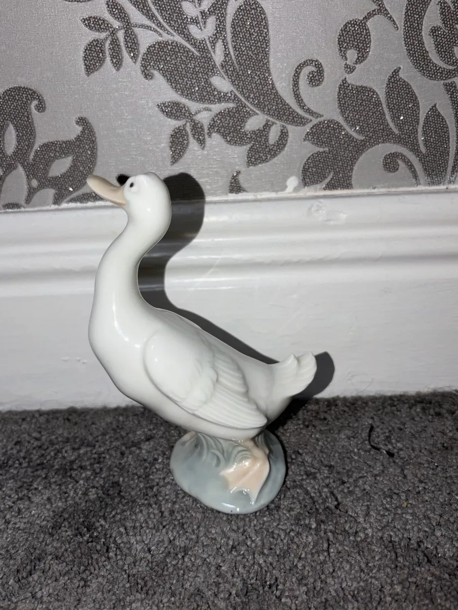 Lladro Nao White Goose Figurine - Image 2