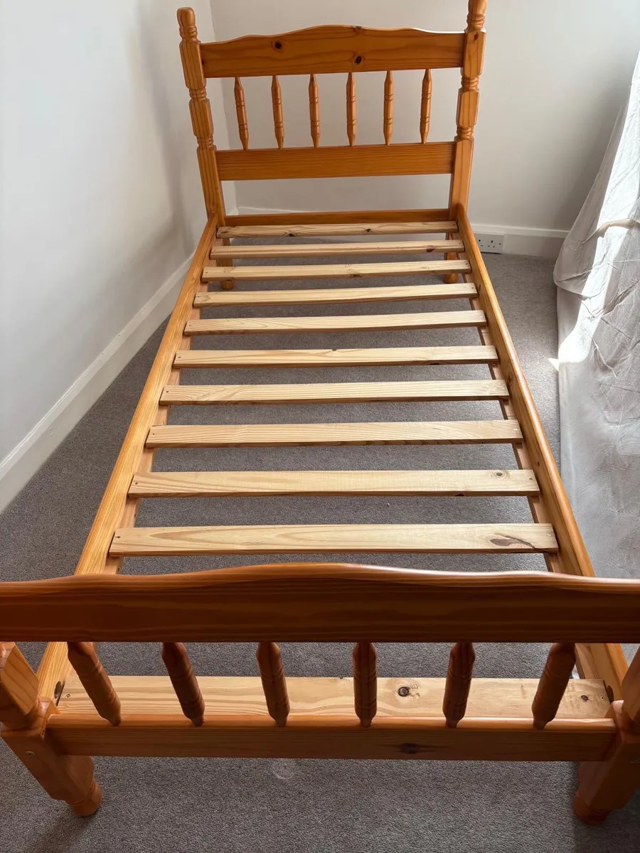 Single bed - Image 1