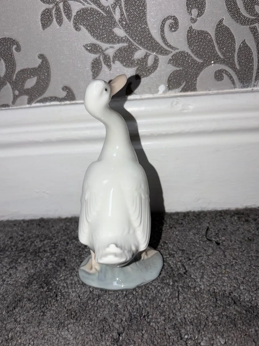 Lladro Nao White Goose Figurine - Image 3