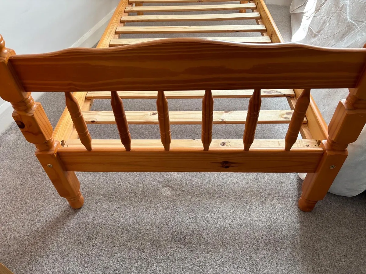 Single bed - Image 2