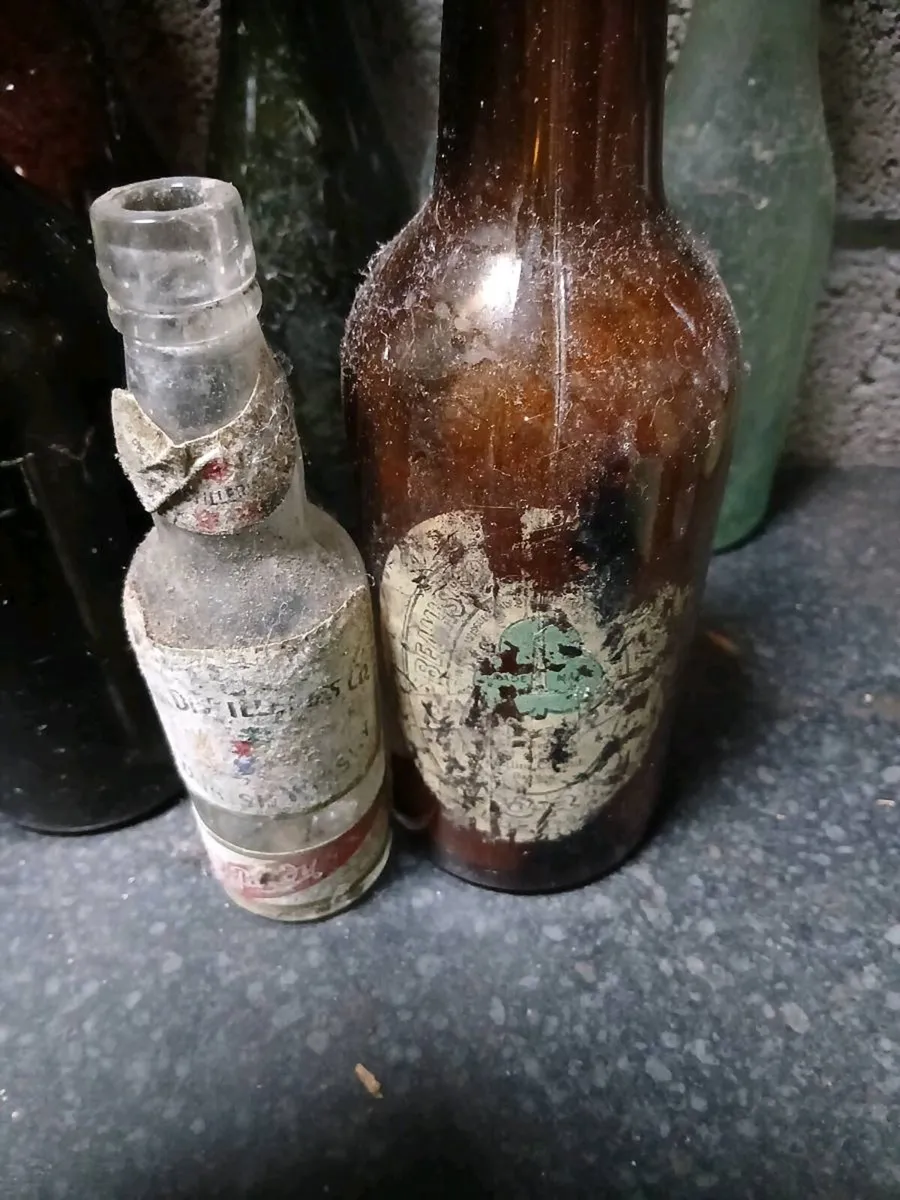 Old bottles - Image 3