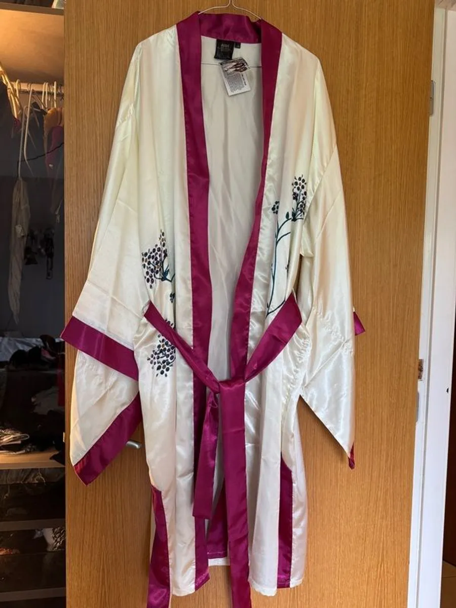 Robe / Kimono - Image 1