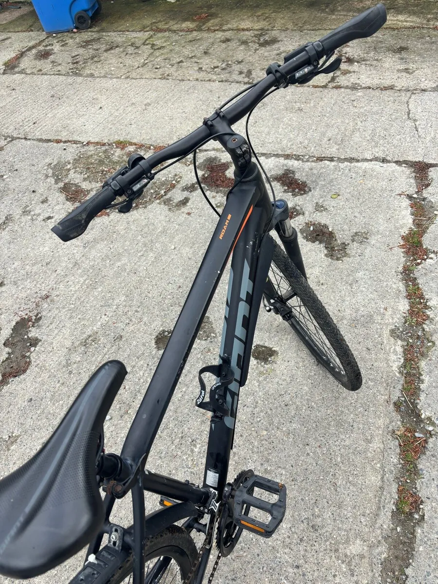 Giant Roam 2 Hybrid Bike - Image 3