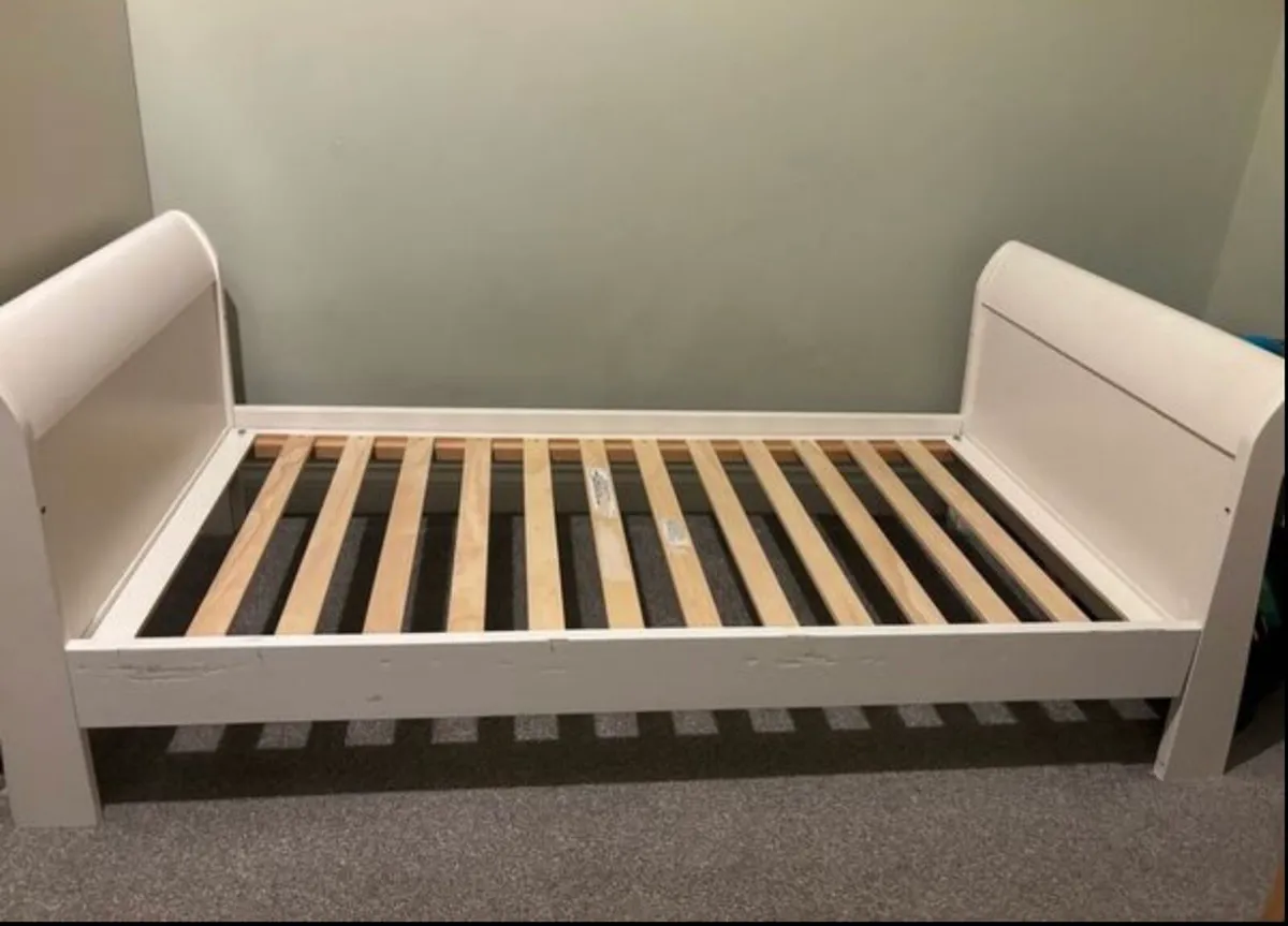 Mia cot bed sleigh mamas and papas - Image 1