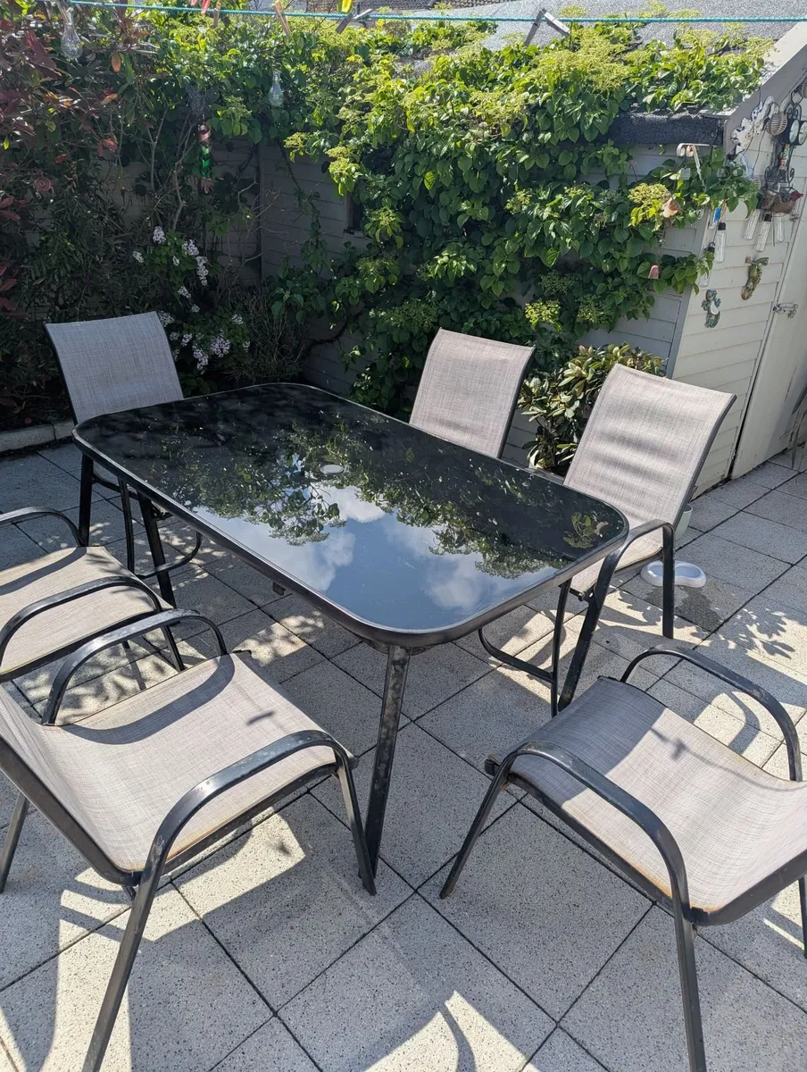 Garden table with 6 Chairs - Image 2