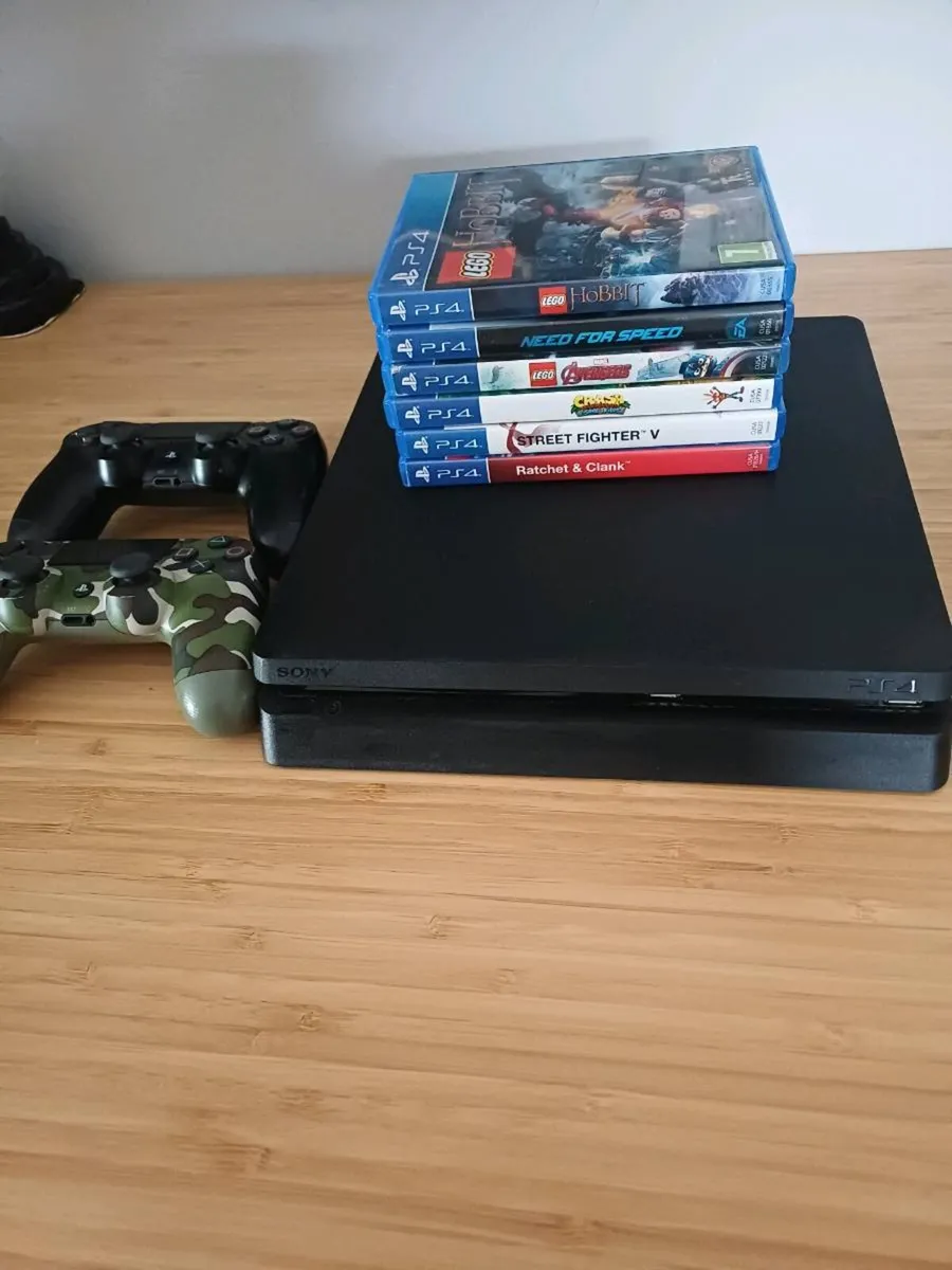 Playstation 4 - x2 Controllers - x6 Games - Image 1