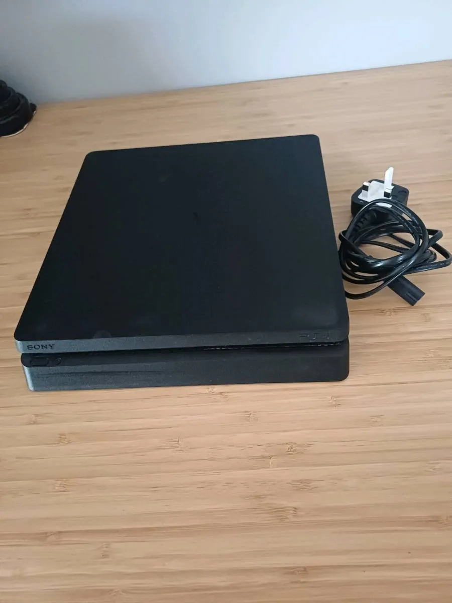 Playstation 4 - x2 Controllers - x6 Games - Image 2