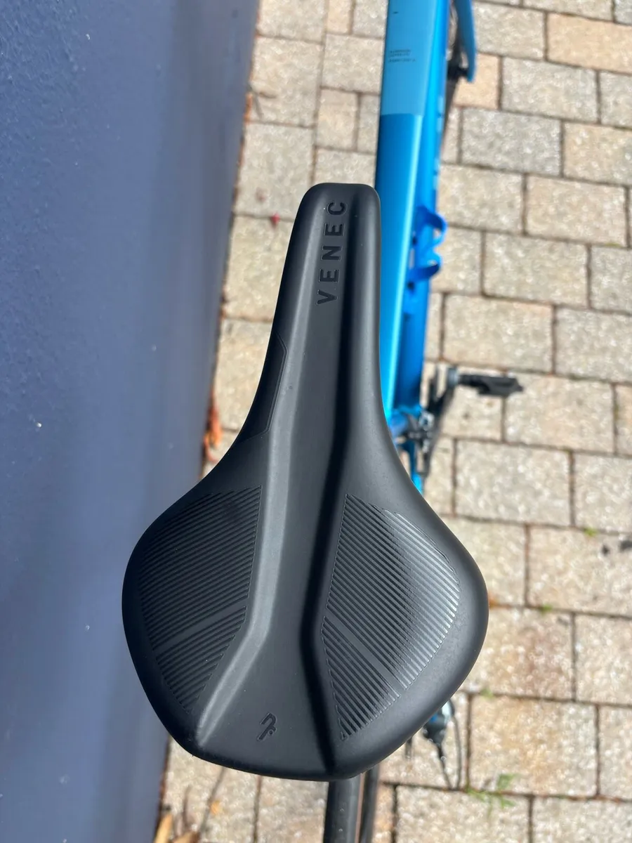 Cube Attain Road Bike - Less than 100km - As New - Image 4