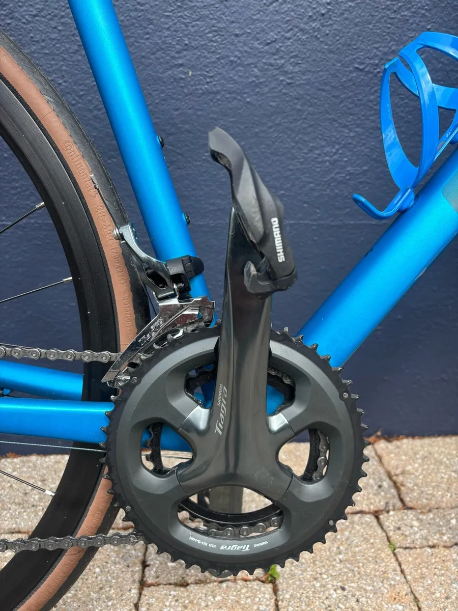 Cube Attain Road Bike - Less than 100km - As New - Image 2