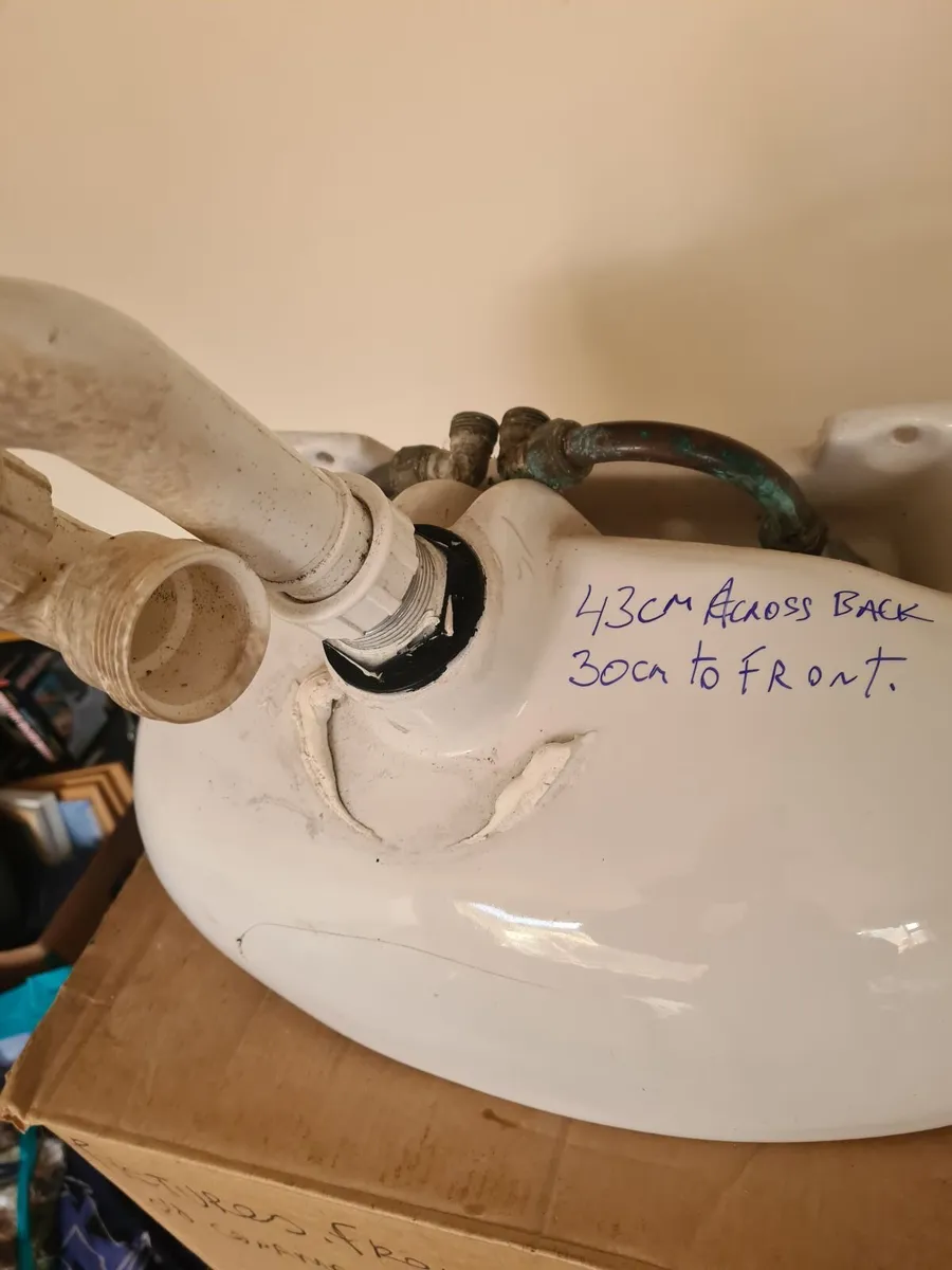 Space saving sinks - Image 1