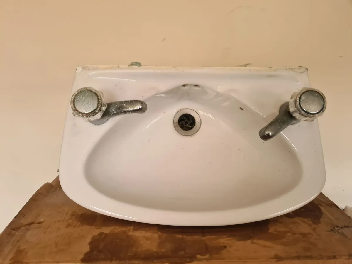 Space saving sinks - Image 2
