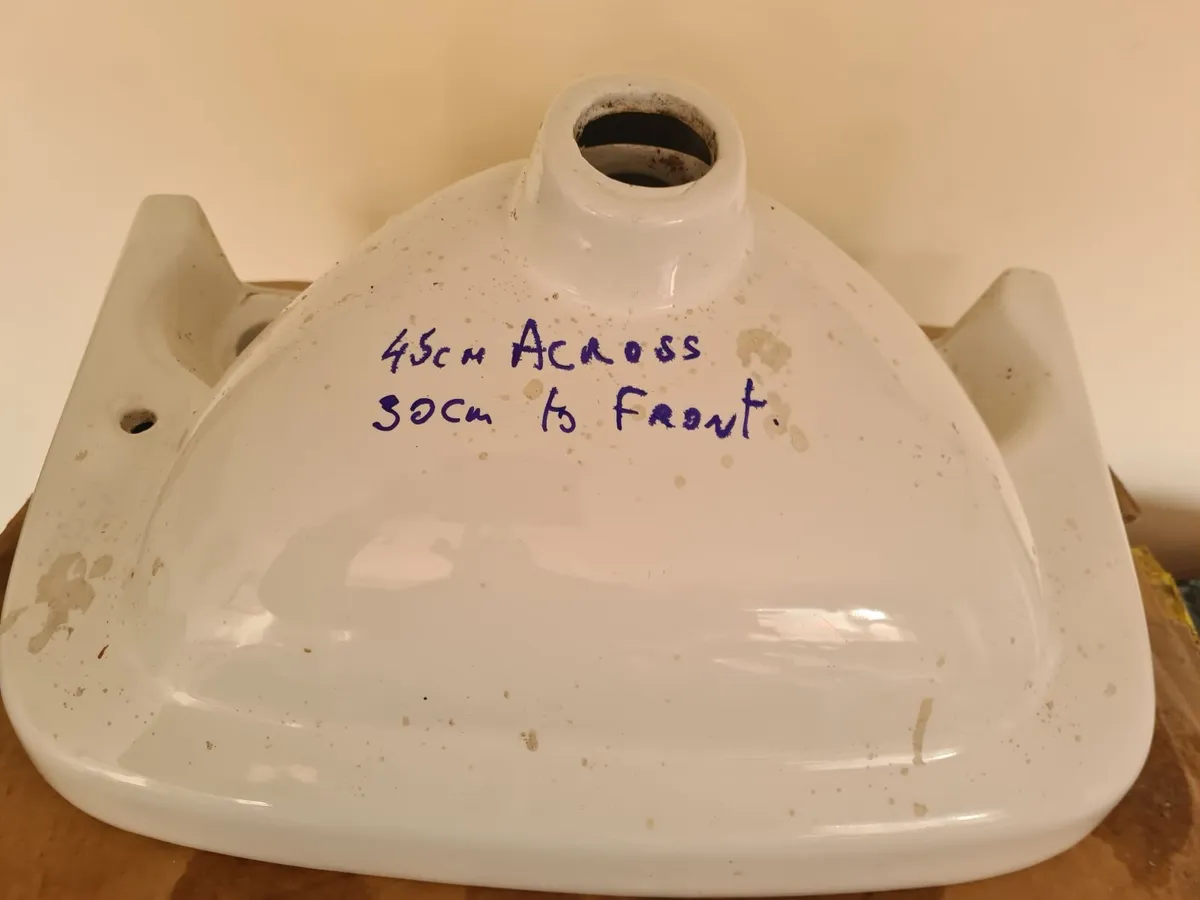 Space saving sinks - Image 4
