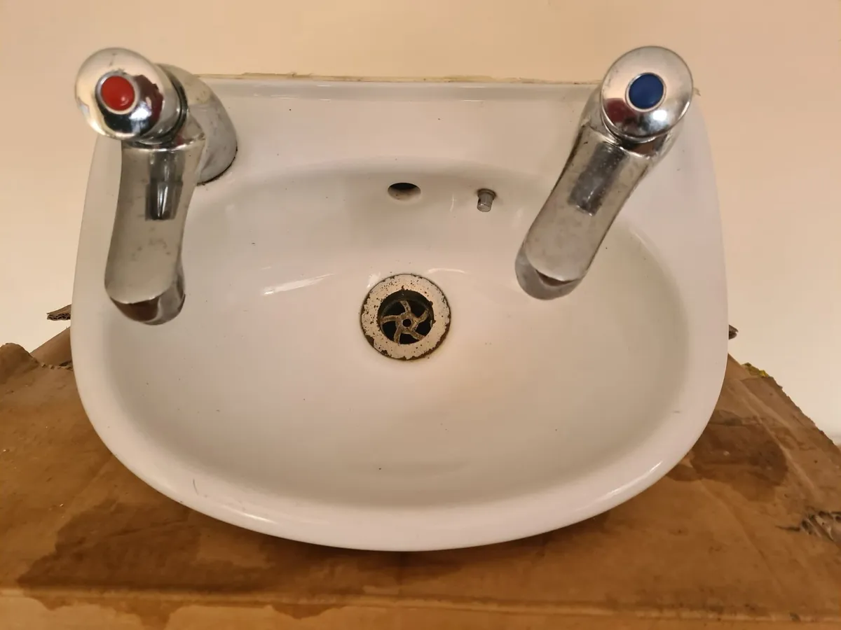 Space saving sinks - Image 3