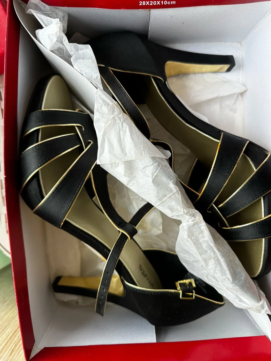 Ladies shoes - Image 1