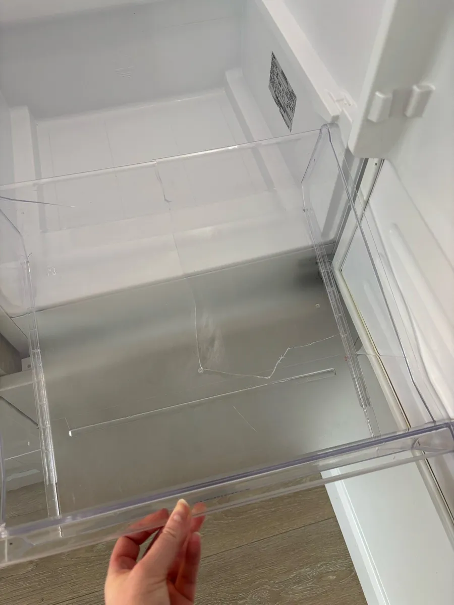 Whirlpool integrated fridge freezer - Image 4