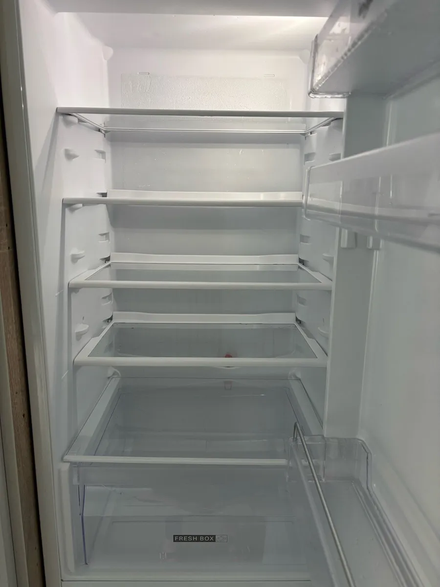 Whirlpool integrated fridge freezer - Image 3