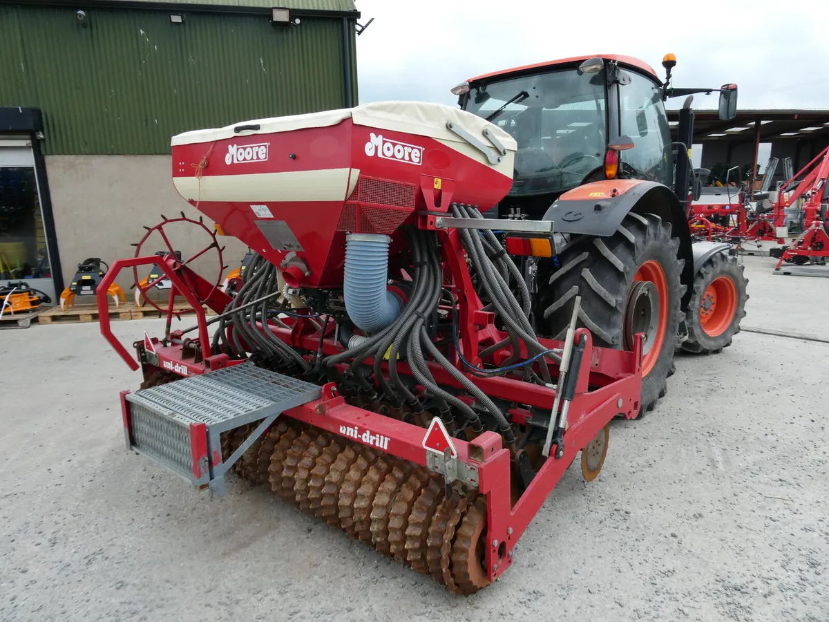 Moore 32 row UniDrill - Image 3