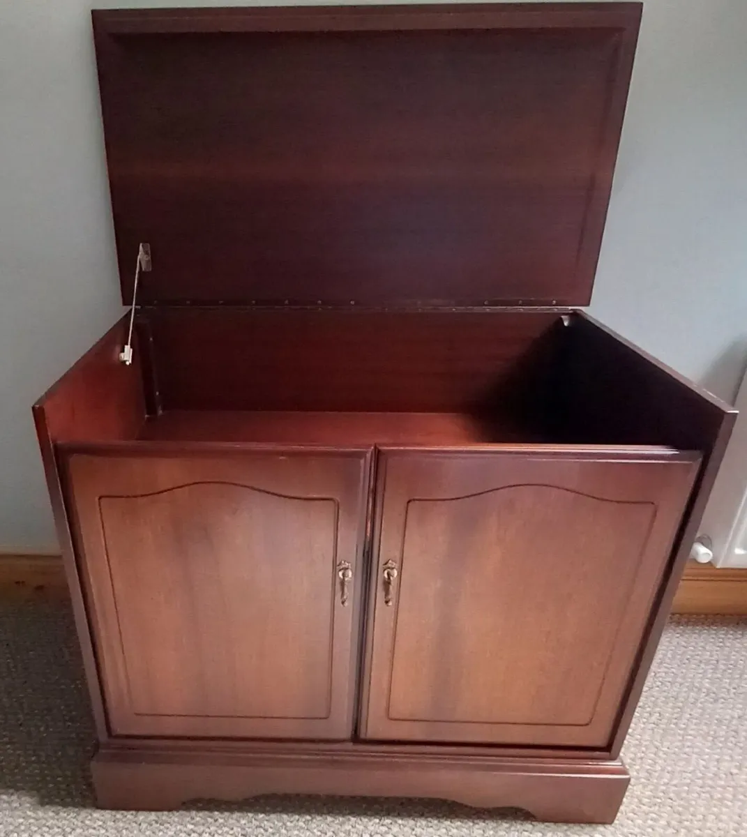 Mahogony TV/Stereo Unit - Image 2