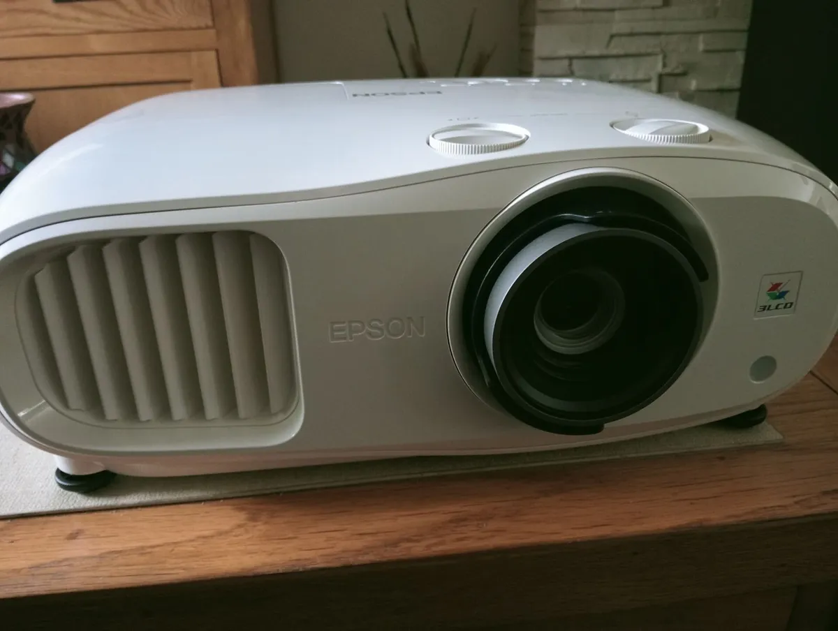 Epson projectorEH - TW7000 - Image 2