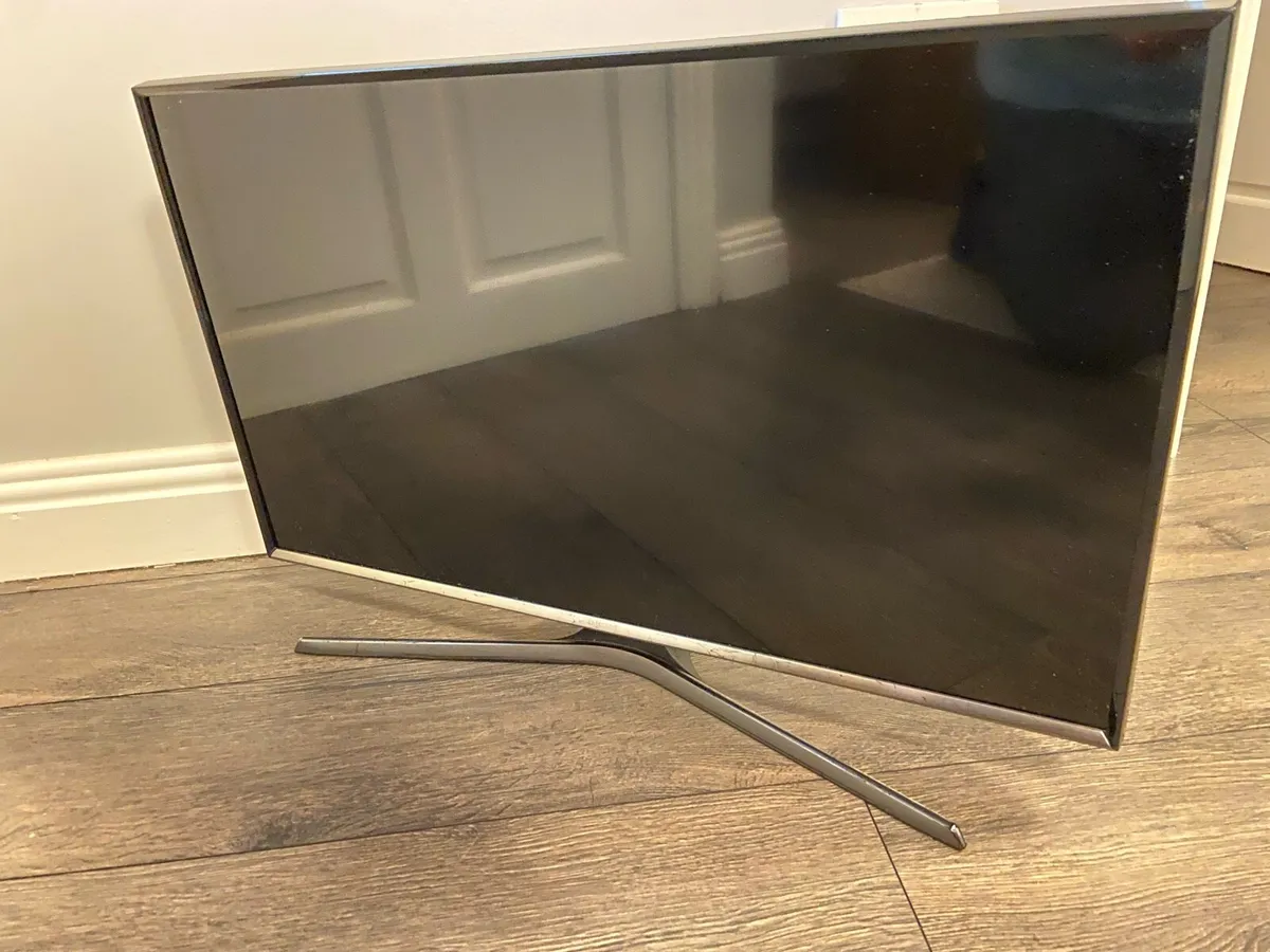 Samsung 32" smart TV Full HD - Excellent Condition - Image 2