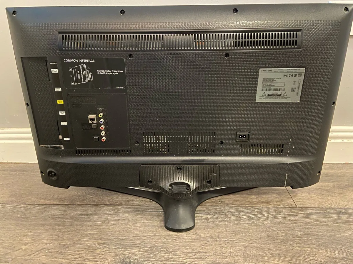 Samsung 32" smart TV Full HD - Excellent Condition - Image 4