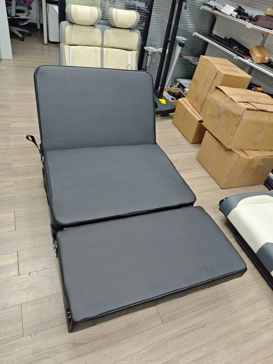 Swivel Seats - Image 3