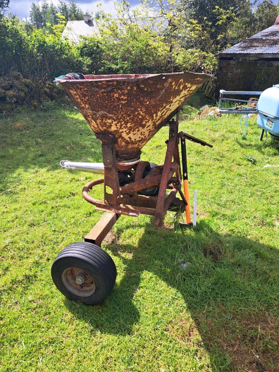 Fertiliser spreader for repair or parts 325.00 - Image 1