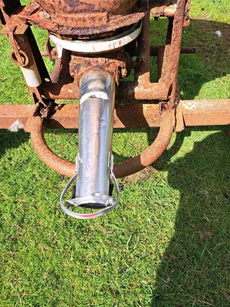Fertiliser spreader for repair or parts 325.00 - Image 2