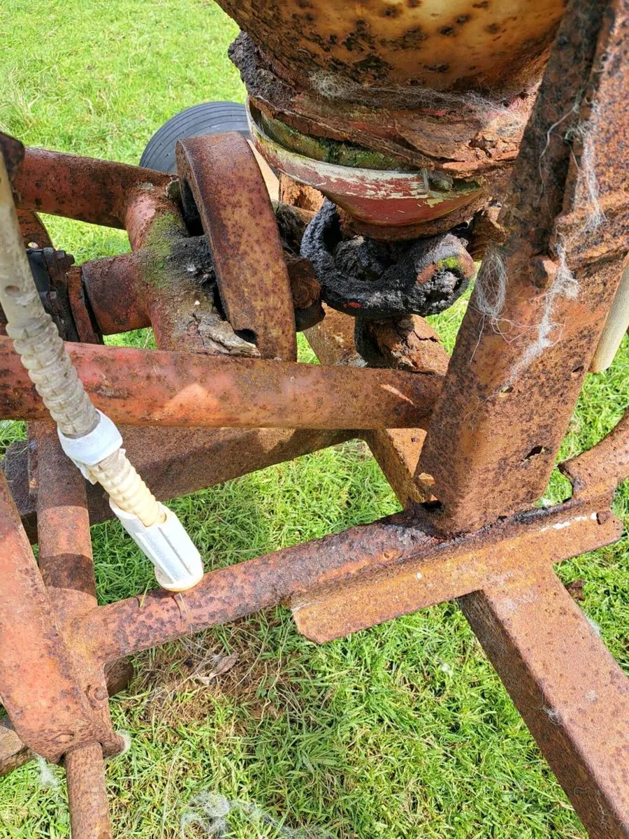 Fertiliser spreader for repair or parts 325.00 - Image 3