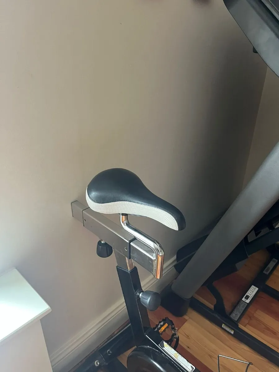 Exercise bike - Image 1