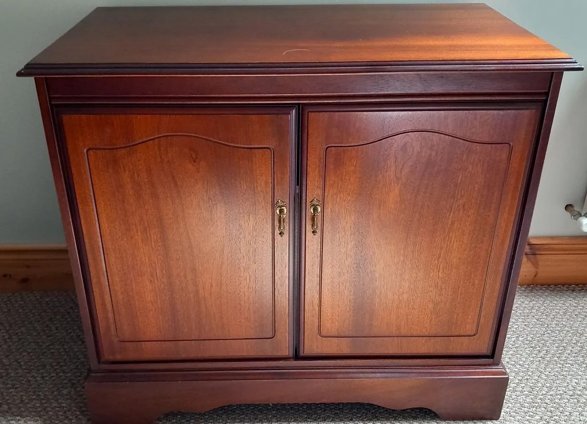 Mahogony TV/Stereo Unit - Image 1