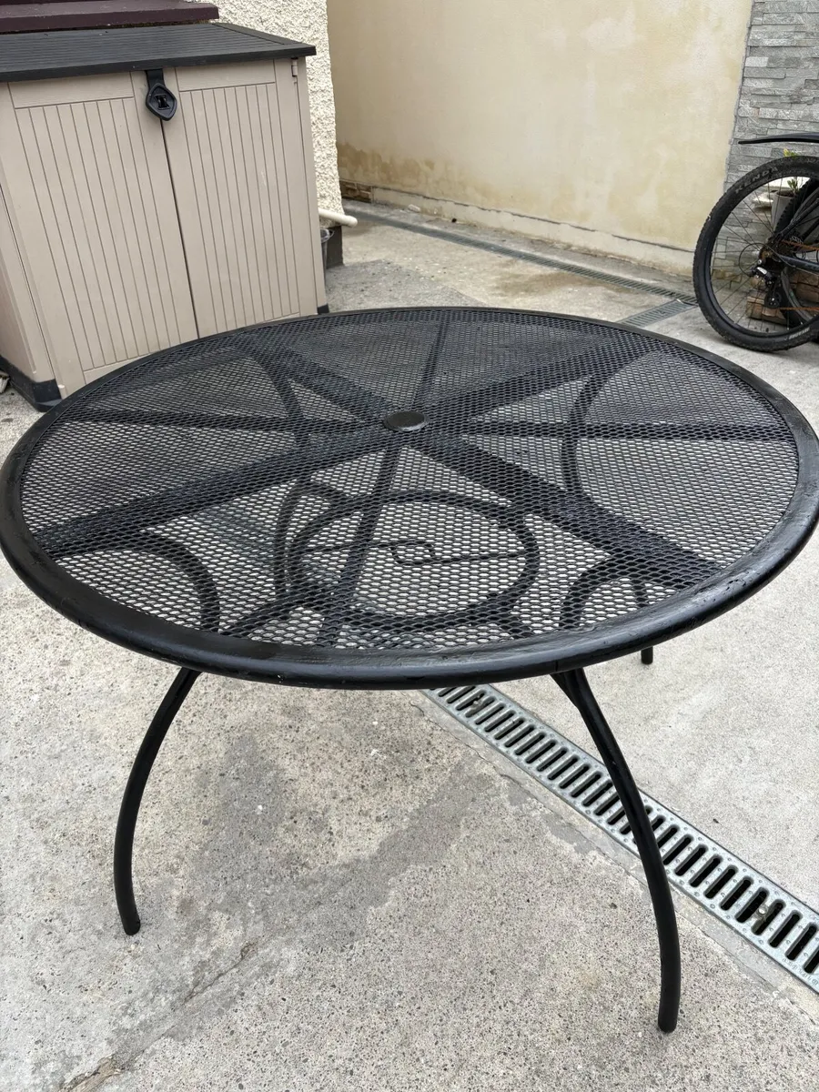 very good condition  garden table + 4 chairs - Image 1