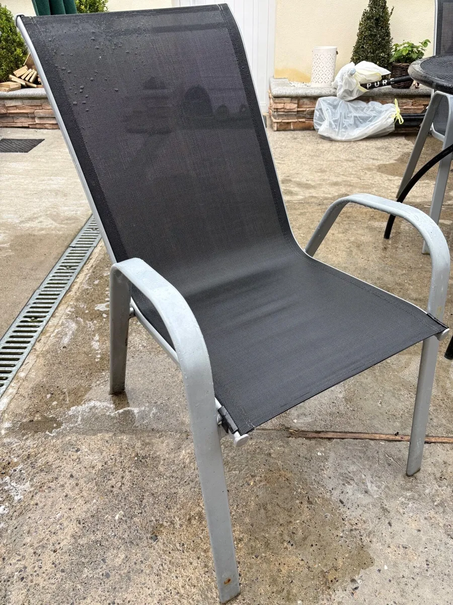 very good condition  garden table + 4 chairs - Image 3