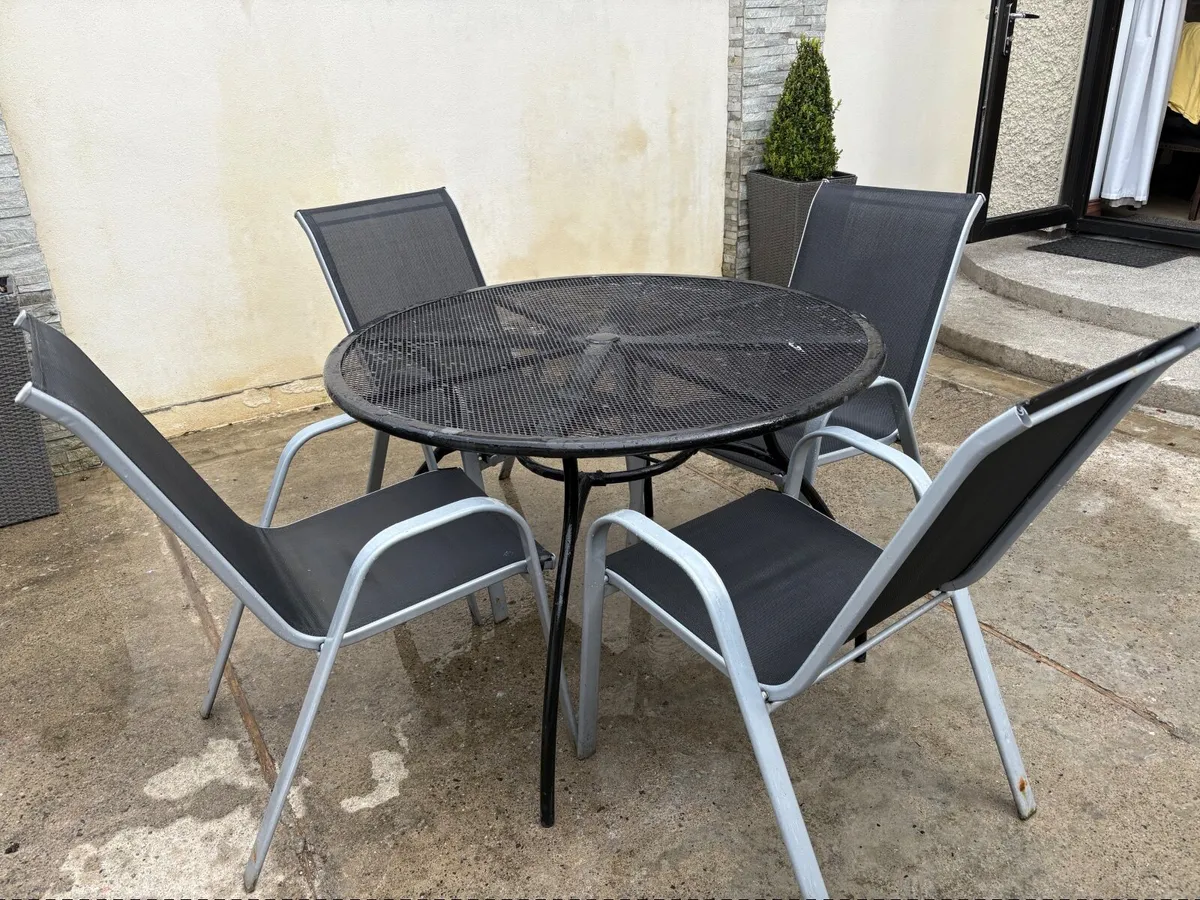 very good condition  garden table + 4 chairs - Image 2