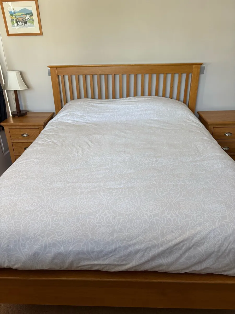 5ft Oak Bed frame & matching lockers - Image 2