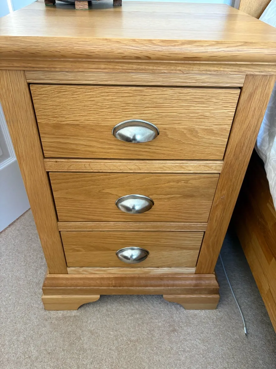 5ft Oak Bed frame & matching lockers - Image 3