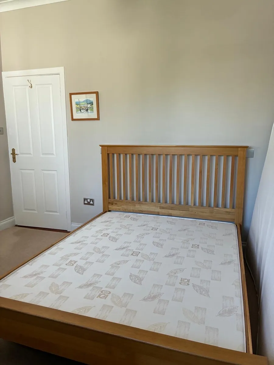 5ft Oak Bed frame & matching lockers - Image 1