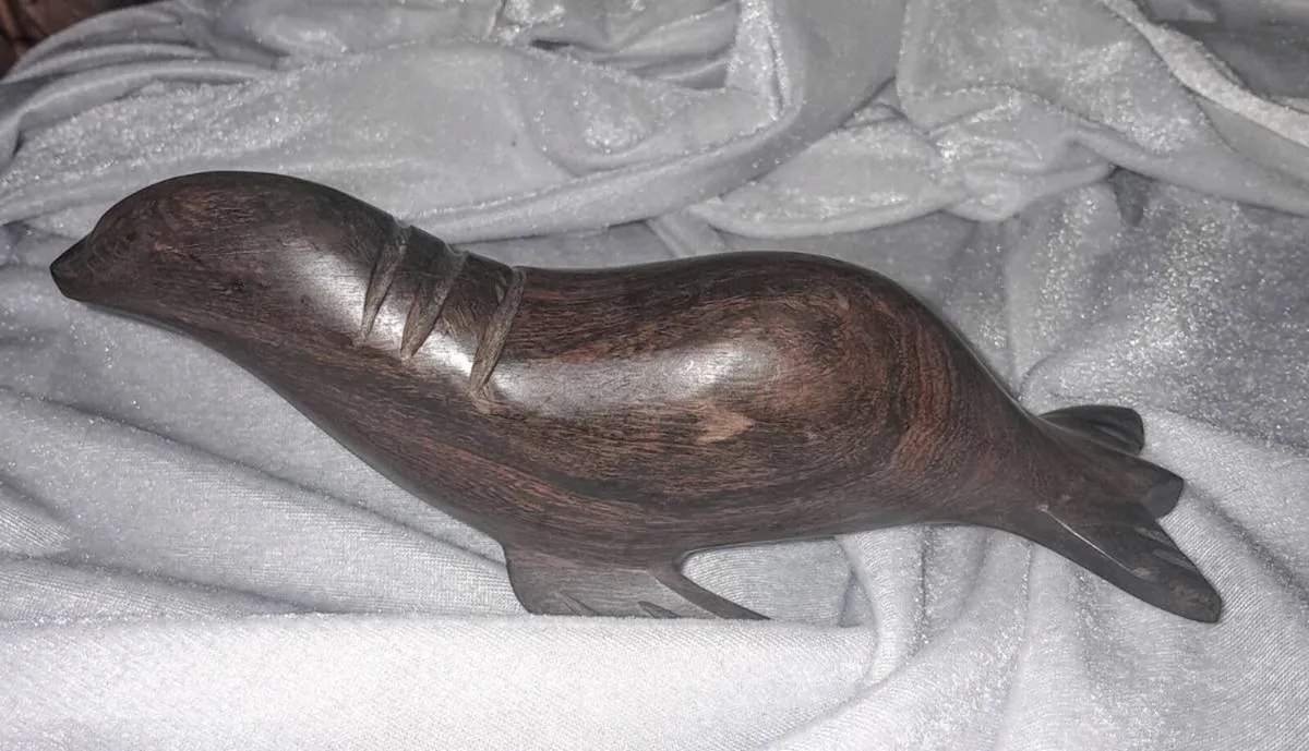 Heavy carved wooden seal - Image 1