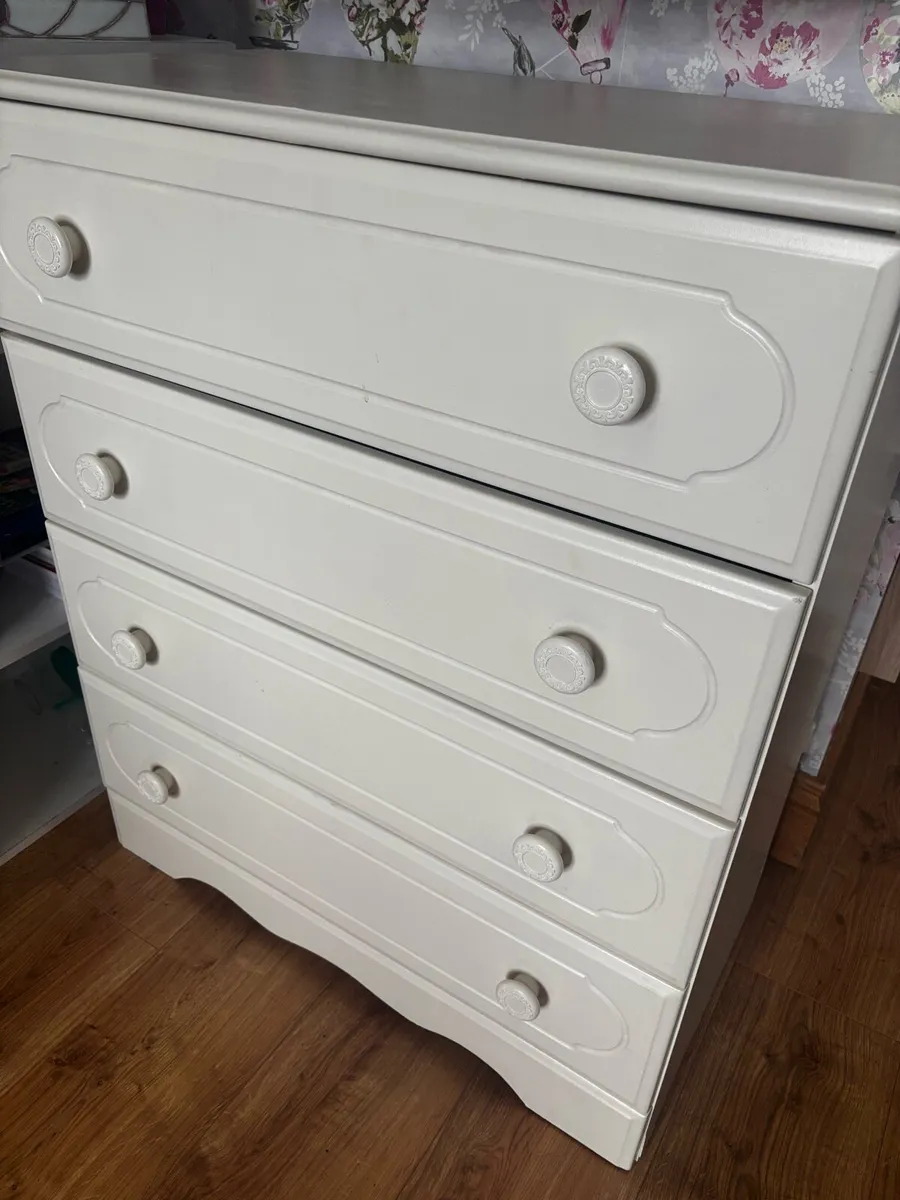 Chest of drawers - Image 1
