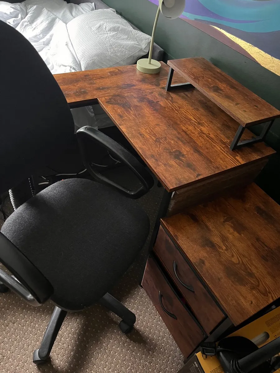 Desk - Image 4