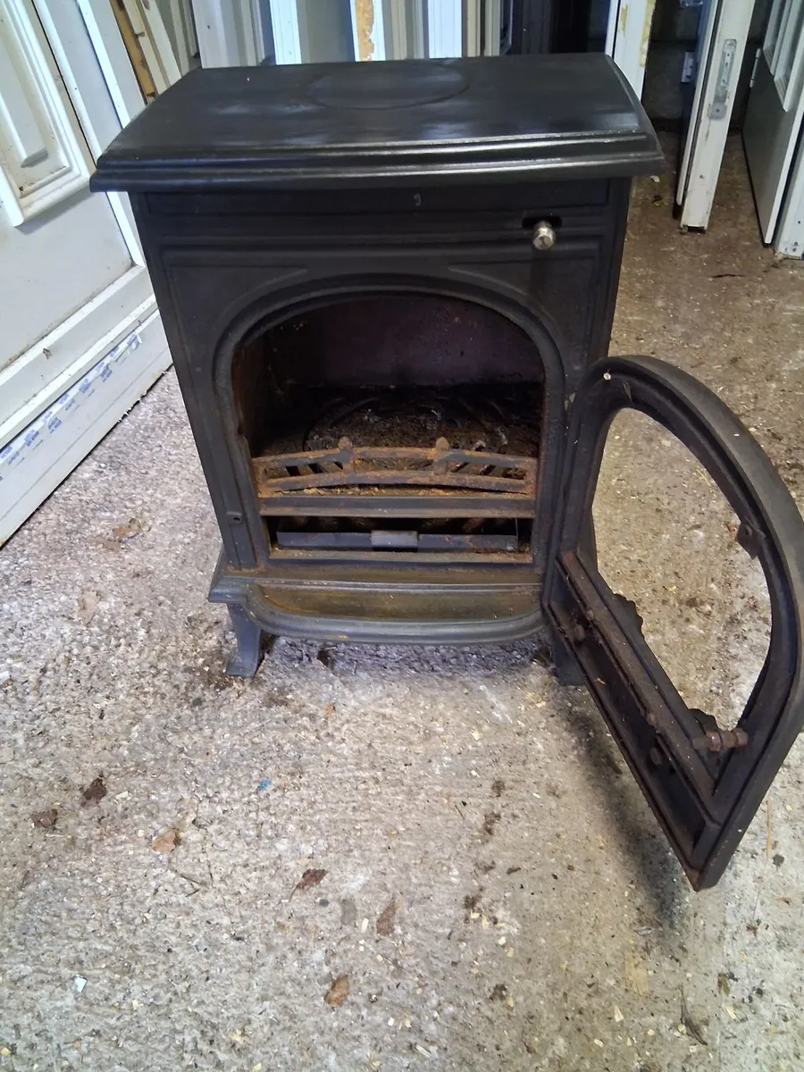 7kw heritage cast iron stove - Image 1