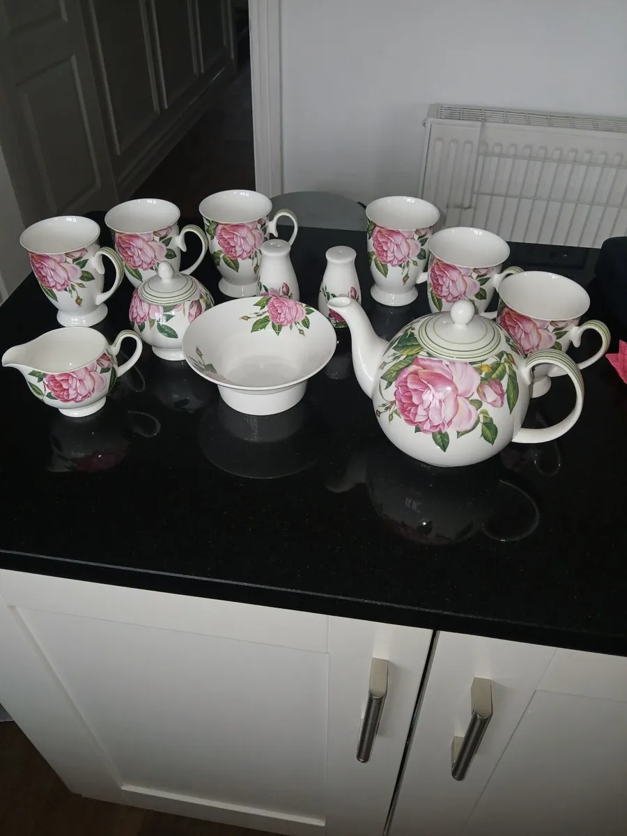 Newbridge rose gold tea set