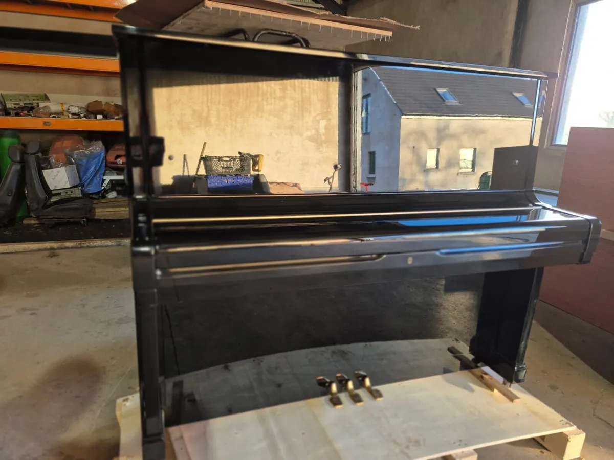 Yamaha UH2 upright piano - Image 2