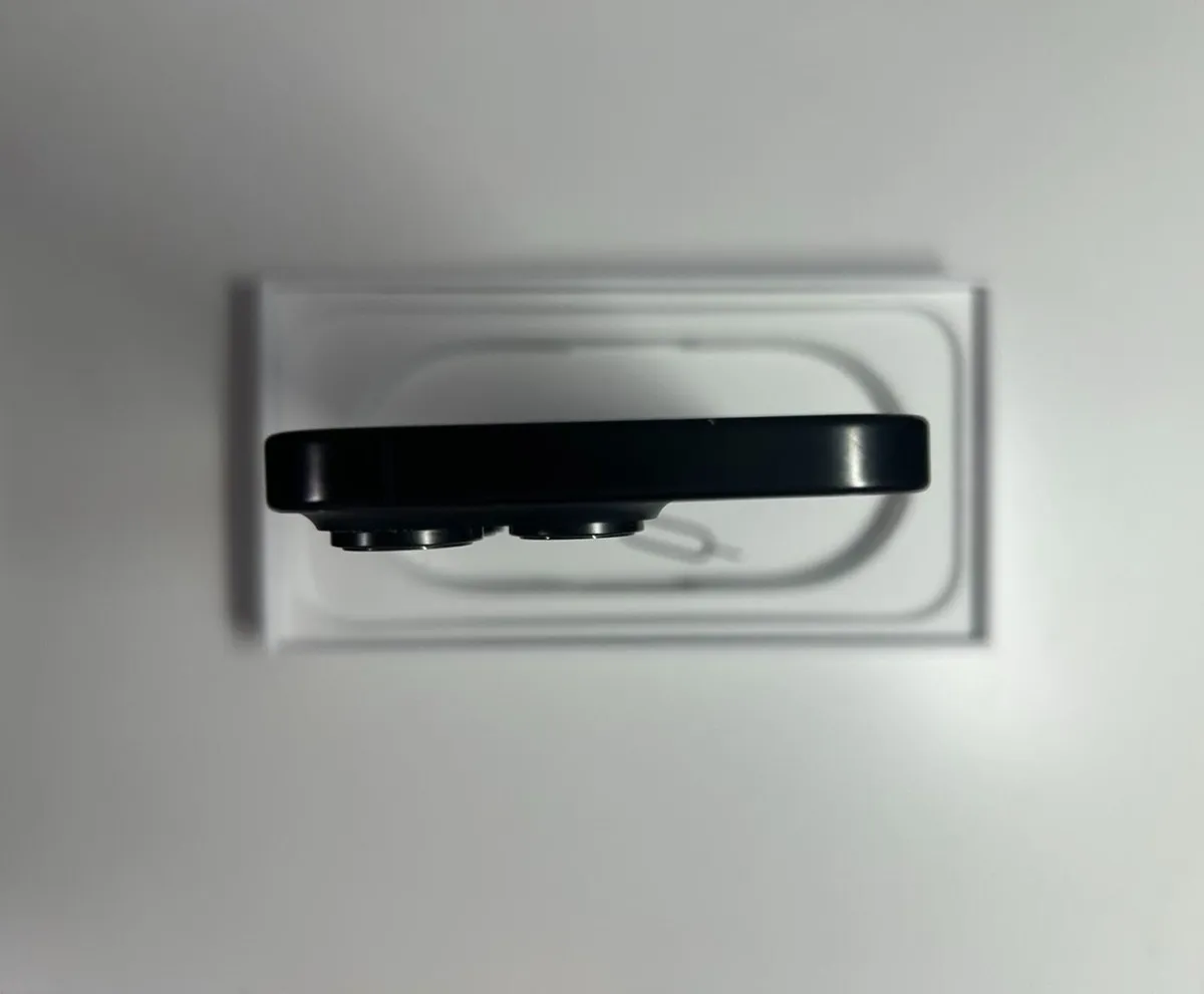 iPhone 16 Pro 128GB Black Titanium – Like New - Image 4