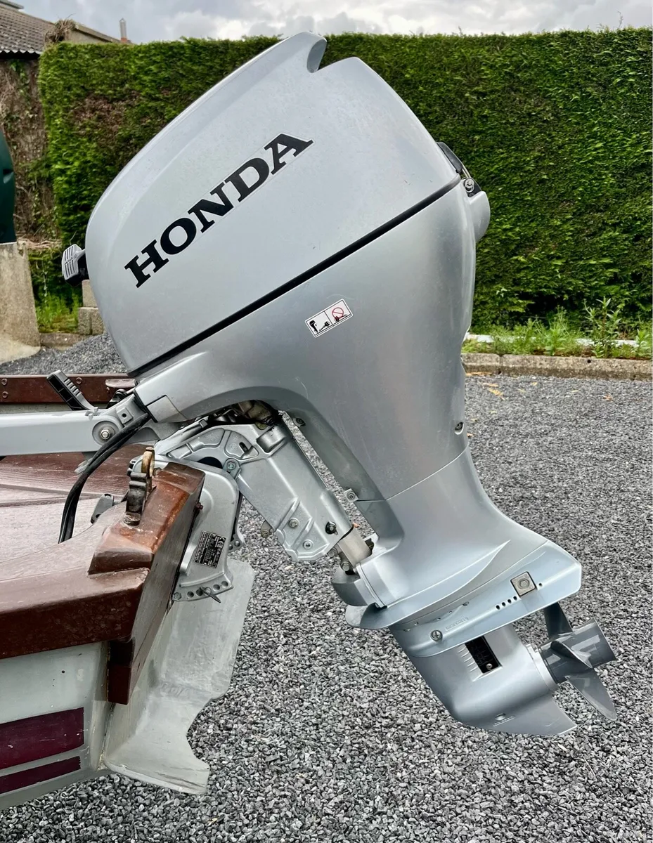 Honda outboard motor - Image 1
