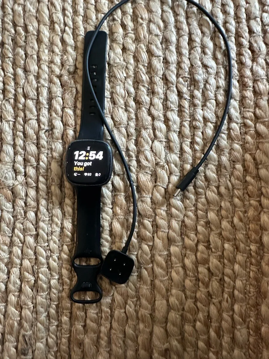 Fitbit Versa 4 - Image 1