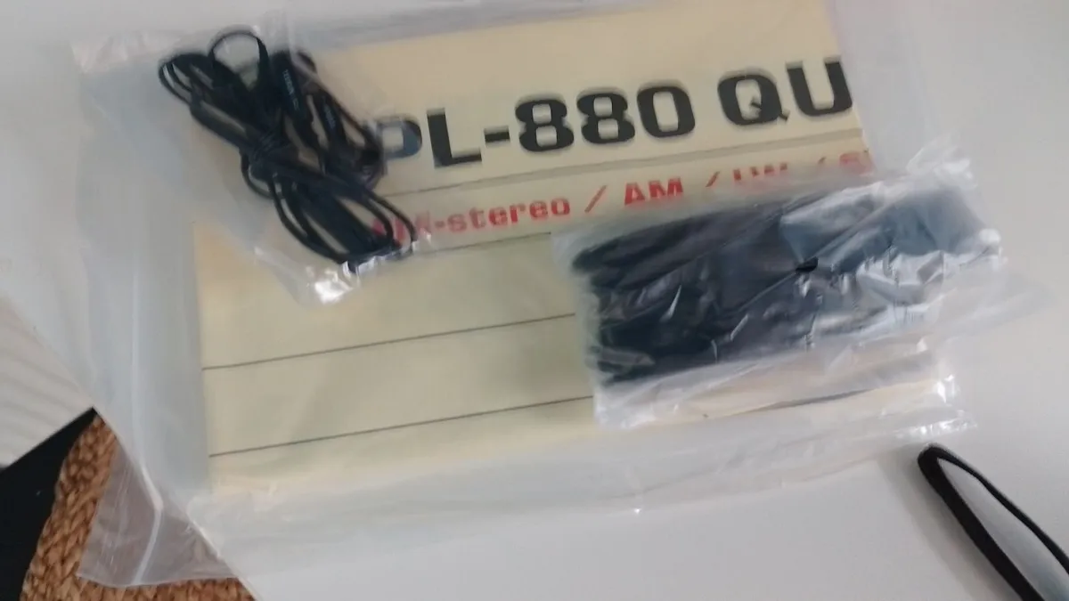 TECSUN WORLDBAND RECEIVER NEW! - Image 3